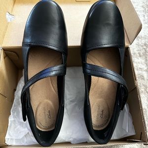 Ladies Black Leather Shoes by Clarks 8.5 Wide